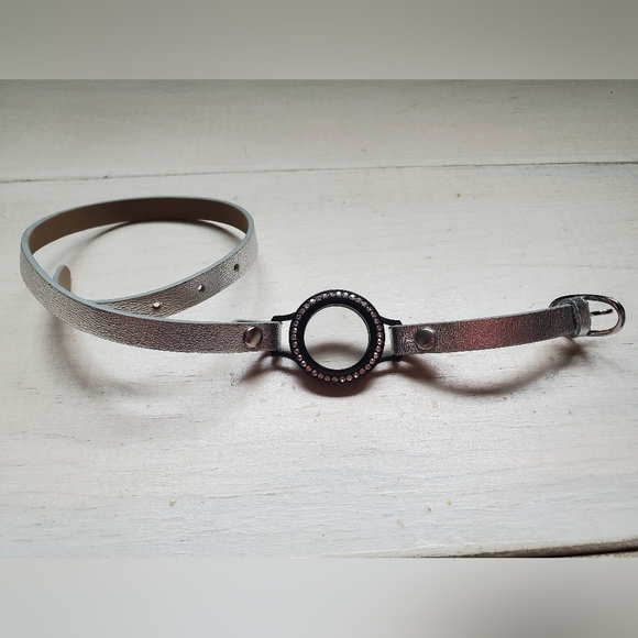 Origami Owl Silver Wrap Bracelet With Black Locket - Picture 3 of 3